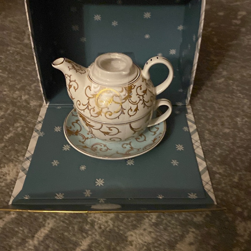 Brand new tea pot